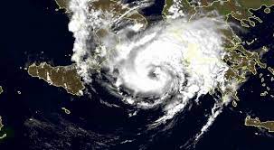 Uma incrível imagem de satélite mostra com enorme nitidez o olho do ciclone e supertufão surigae, que teve vento de quase 400 km/h. Maltempo Ciclone Mediterraneo In Calabria Allerta Meteo Restate In Casa