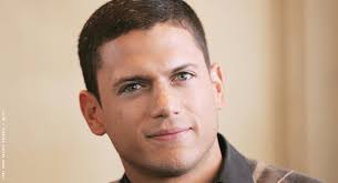 WENTWORTH MILLER DESABAFA: “CHEGA DE PAPEL GAY COM HISTÓRIA DE SOFRIMENTO”  Wentworth Miller está retornando a Law and Order: SVU nesta temporada, onde  interpreta o promotor público assistente Isaiah Holmes, o primeiro