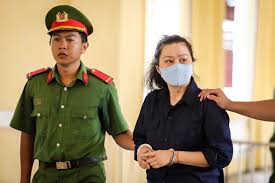 Đón 21 công dân do Campuchia trao trả, công an phát hiện 'nữ quái ...