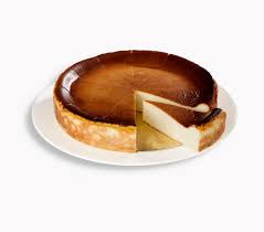800 gr krem beyaz peynir 4 yumurta 1,5 su bardağı şeker 2 paket krema 1 paket kaymak 4 dolu yemek kaşığı un 1 paket vanilya. San Sebastian Cheesecake Gurme Pasta