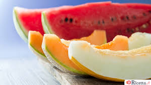 Non una scienza esatta ma frutto dell'esperienza, l'acquisto del cocomero perfetto è soggetto a un metodo da oggi non dovrete più affrontare la delusione di un'anguria acerba e anemica, non dovrete più reprimere l'acquolina a causa di una polpa che sa di. Come Riconoscere Un Anguria E Un Melone Maturi Ricetta It