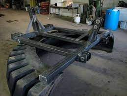 Www Wenzelconstruction Com Images 2011 Three Point Bucket Img 0161 Jpg Tractor Accessories Tractor Implements Tractor Attachments