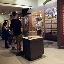 The royal gallery is currently chaired by then nephew of salahuddin of selangor, the tengku indera pahlawan diraja selangor (yang amat dihormati tengku dato' setia putra alhaj bin tengku azman shah alhaj). Galeri Diraja Sultan Abdul Aziz History Museum