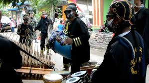 Alat musik tifa yang berasal dari daerah maluku memiliki nama yaitu tihal atau tahito, sedangkan rebana merupakan sebuah alat musik tradisional dari timur tengah, tetapi masyarakat indonesia mengenai alat musik katasnyet, katasnyet merupakan salah satu alat musik yang terdiri dari. Berikut Ini Alat Musik Yang Berasal Dari Daerah Banyumas Adalah Portal Purwokerto