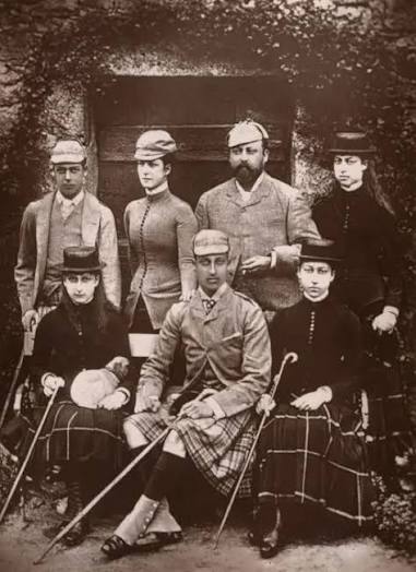 Prints of The Prince and Princess of Wales in shooting dress, 1900. Artist: Russell & Sons