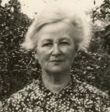 Louise Goodrich's Instagram, Twitter & Facebook