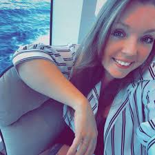 What causes the 'filth and squalor' moodlet in Sims 4 and how to resolve it?