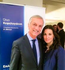 Η όλγα κεφαλογιάννη φορούσε λευκό μακρύ σατέν μεταξωτό φόρεμα με δαντελένια εσάρπα κι έκανε την είσοδο μαζί με τον γαμπρό, με μουσική υπόκρουση τη σύνθεση του μίνου μάτσα, «είσαι εσύ ο. Olga Kefalogiannh Manos Pen8eroydakhs H Gnwrimia O Kleistos Gamos Oi Spanies Koines Emfaniseis Kai O Xwrismos