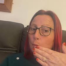 hey lovelies, I'm looking to get my hair cut professionally for the first  time in 3-4 years 😬 Does anyone have any suggestions for somewhere that is  confident in shoulder length wolf