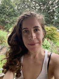 Jennifer Hatt's Instagram, Twitter & Facebook