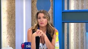 Tati penna se inició como cantante en el grupo abril en 1979 y con ese conjunto se presentó en el festival de viña del mar en 1982. Pmorl0qio Frvm