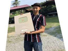 Bagi kaki youtube, nama syahmi sazli dan asif sudah tidak asing bagi mereka. Dikemaskini Syahmi Sazli Terima Anugerah Youtube Gold Play Button