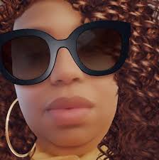 Mona Honore's Instagram, Twitter & Facebook