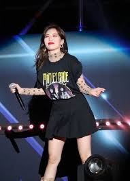 Black Rock Band Print T Shirt Hyuna K Fashion At Fashionchingu Mulheres Coreanas Beleza Asiatica Cantores