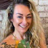 Vivian Rackover's Instagram, Twitter & Facebook