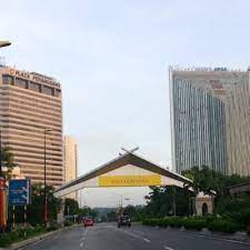 Shah alam isn't known as the city of roundabouts for nothing. Plaza Perangsang