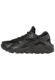 Der swoosh, wie sich das logo nennt, symbolisiert dabei die dynamik der marke. Nike Sportswear Air Huarache Run Sneaker Fur Damen Schwarz Planet Sports