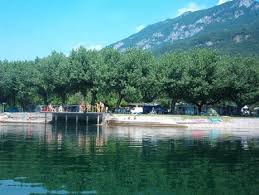 Beach bar, camper service, abbadia lariana, lecco campeggio direttamente sulle rive del lago, posto tenda, camere, spiaggia, colazione continentale. Camping Rivabella Explore Lake Como