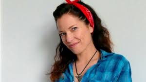 Amelie gerät unter druck, als britta ankündigt, das geheimnis um jakobs tod der familie zu erzählen. Katja Frenzel Privat So Lebt Der Rote Rosen Liebling Abseits Der Kamera News De