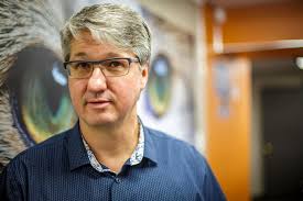 Épreuve uniforme de français: un père en croisade pour le sort de sa fille 