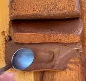 GUARDA ESTE POSTRE DE CHOCOLATE CON SOLO 3, INGREDIENTES!!, Es muy fácil,  saludable y queda brutal!, •, -1 Litro de leche o bebida vegetal, -90g  Maicena o almidón de yuca o de patata, -50g Cacao, ...