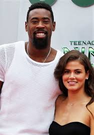 Amber Alvarez Is The Lovely Girlfriend Of The Nba Center Player Deandre Jordan Who S Currently With The L Interracial Love Interracial Couples Interacial Love