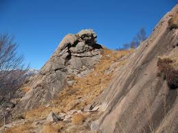 Mottarone is situated between lake maggiore and lake orta, offering scenic views of the region for tourists. Mottarone Piemonte Falesia It En