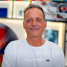 Norman Strachan's Instagram, Twitter & Facebook