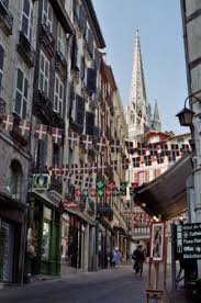 Travel from biarritz to bayonne by bus. Bayonne France Bild Von Biarritz Baskenland Tripadvisor