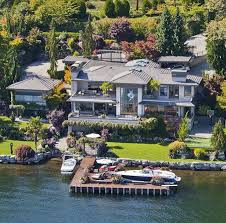 It took gates 7 years and $63 million to build his medina, washington, estate, named 'xanadu 2.0,' after the fictional home in 'citizen kane.' The Whole Family Vsetci Vieme Ze Bill Gates ZakladateÄ¾ Spolocnosti Microsoft Je Najbohatsim Clovekom Na Sv Luxury Exterior Design Luxury Exterior Mansions