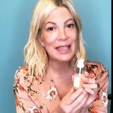 This is a MUST HAVE #teamipartner skincare recommendation for you guys..  summer is almost here and I want to achieve that ageless, youthful glow!  This @teamiblends Vitamin C serum is absolutely ...