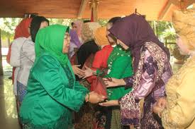 Komisi iv dprd kota batam menolak pembelian seragam ibu pemberdayaan kesejahteraan keluarga (pkk) sebanyak 1000 orang. Anggota Pkk Diharapkan Menjadi Tauladan Dalam Berpakaian