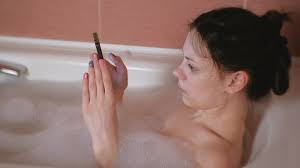 Auch in der badewanne müssen sie für verhütung sorgen. Madchen 11 Nimmt Handy Mit In Badewanne Tot
