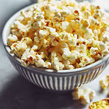 Popcorn Vegetalien A La Lime Et Au Poivre Ricardo In 2020 Stuffed Peppers Vegetarian Dishes Super Bowl Food
