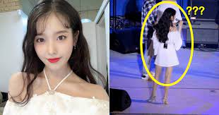 Während des besuchs der mittelschule fand iu ihre passion für musik und strebte nach einem. Iu Handled A Glitch On Stage Like A Boss And The Crowd Absolutely Adored Her Koreaboo