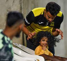شنَّ فواز القرني، حارس مرمى فريق الاتحاد، هجومًا لاذعًا على سلطان البلوي، وكيل أعماله السابق، واتهمه بأنه خدعه وأخذ منه مليون ريال، دون وقت حق، في وقت كان. ÙˆÙ„ÙŠØ¯ Ø¨Ø§Ø¯ØºÙŠØ´ Waleed Badughaish On Twitter Ø·Ø§Ø±Ù‚ Ø¹Ø¨Ø¯Ø§Ù„Ù„Ù‡ ÙˆØ±Ø§Ù†Ø³ÙŠ Ø¨Ù†Øª ÙÙˆØ§Ø² Ø§Ù„Ù‚Ø±Ù†ÙŠ ØªØµÙˆÙŠØ±ÙŠ Ø§Ù„Ø§ØªØ­Ø§Ø¯