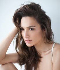 گل گدوت (gal gadot) گل گدوت مدل و بازیگر اسرائیلی 34 ساله است. Q2ltmtk Gal Gadot S Wonder Woman Rumors Costume Filming And Breasts Ø§Ù„Ø±Ø§Ù‚ÙŠØ©