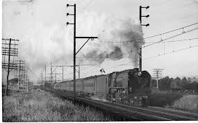 Glenroy Bank 63 Years Apart The Top Photo Shows Heavy Harry H 220 At The Head Of The 8 00am Combined Nth East Goulburn Val Train Abandoned Places Railway
