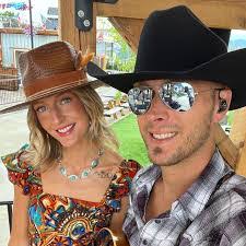 Amy Warman's Instagram, Twitter & Facebook