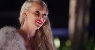 Who is the actress on selling sunset netflix? Selling Sunset Ages This Is How Old All The Realtors On The Netflix Show Are