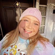 Devil horns hand sign too. How do people not see through this circus. 🤮