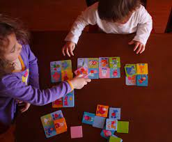 El juego empieza pasándose un objeto móvil (pelota, indiaca.) entre los jugadores/ras que tienen que decir en cada pase: Juegos Para Ninos De Preescolar Didacticos Y Divertidos Para Jugar En Casa O En El Jardin