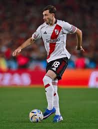 Getafe busca a contrata&ccedil;&atilde;o de Mat&iacute;as Vi&ntilde;a, que pertence ao Flamengo e est&aacute; afastado no River Plate. O clube espanhol tem interesse em um empr&eacute;stimo de uma temporada. O estafe do lateral-esquerdo