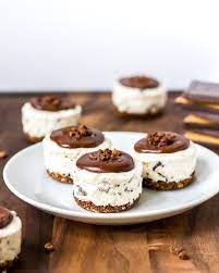 No Bake Mini Cheesecakes W Chocolate Butter Biscuits Flour Covered Apron Recipe Mini Chocolate Cheesecake Mini Cheesecakes Baking
