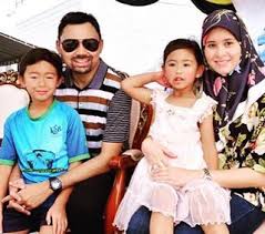 Walaupun azrinaz bertindak berdiam diri selepas perpisahan diketahui umum, namun tindakannya memadam akaun instagram sejurus selepas putus cinta mungkin juga berkaitan dengan penampilan baru ini. Pin Auf Royals Brunei