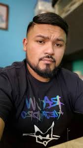 Hombre se avienta al paso de una camioneta en la Margarito Silva