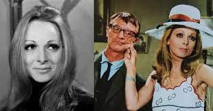 Η άννα φόνσου μετά και τη βράβευσή της από την ακαδημία αθηνών, σε μια κουβέντα για το μεγάλο έργο της ζωής της που αφορά τους άπορους άννα φόνσου. Hmoyn 18 Xronwn Kai Aytos 40 H Anna Fonsoy Mila Gia Th Sxesh Ths Me Ton Ntino Hliopoylo Enimerotiko Gr