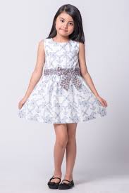 Mulai dari usia 6 bulan, batik anak tersedia dalam bentuk dan jenis desain yang tak terhitung jumlahnya. Model Baju Batik Anak Perempuan Umur 2 Tahun Model Baju Batik Kombimasi