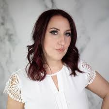 Laurie Manns's Instagram, Twitter & Facebook