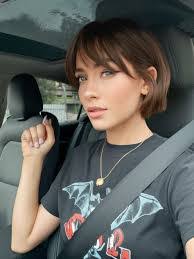 Lisa Pantaleo's Instagram, Twitter & Facebook